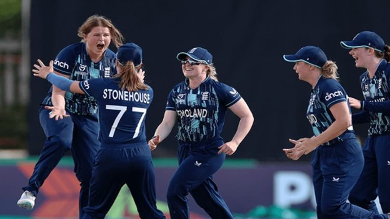Womens U19 T20 World Cup: 100 ரன்னை கூட அடிக்க முடியாமல் அரையிறுதியில் தோற்ற ஆஸி.,! இங்கிலாந்து த்ரில் வெற்றி Womens U19 T20 World Cup: 100 ரன்னை கூட அடிக்க முடியாமல் அரையிறுதியில் தோற்ற ஆஸி.,! இங்கிலாந்து த்ரில் வெற்றி