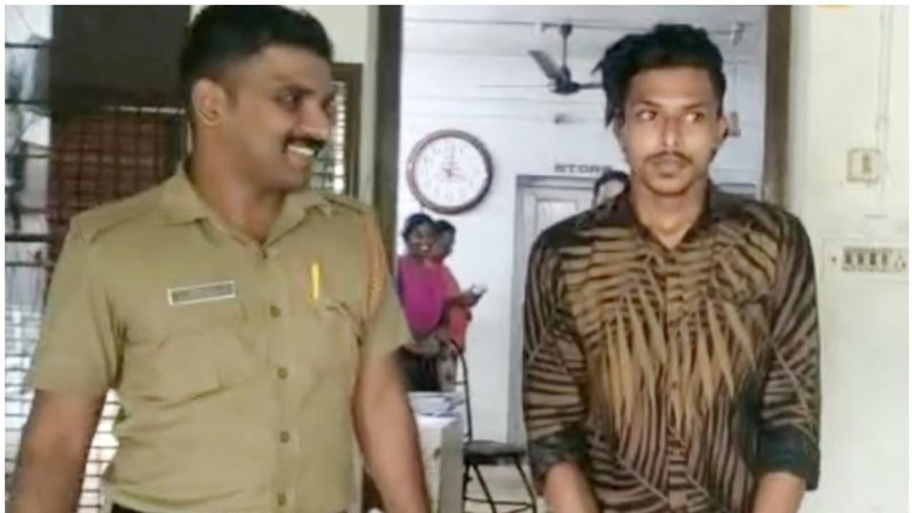 വിവാഹിതനാണെന്നും കുട്ടിയുണ്ടെന്നും മറച്ചുവച്ചു; പെണ്കുട്ടിയെ പ്രണയം നടിച്ച് പീഡിപ്പിച്ച് 21കാരൻ, അറസ്റ്റ് വിവാഹിതനാണെന്നും കുട്ടിയുണ്ടെന്നും മറച്ചുവച്ചു; പെണ്കുട്ടിയെ പ്രണയം നടിച്ച് പീഡിപ്പിച്ച് 21കാരൻ, അറസ്റ്റ്