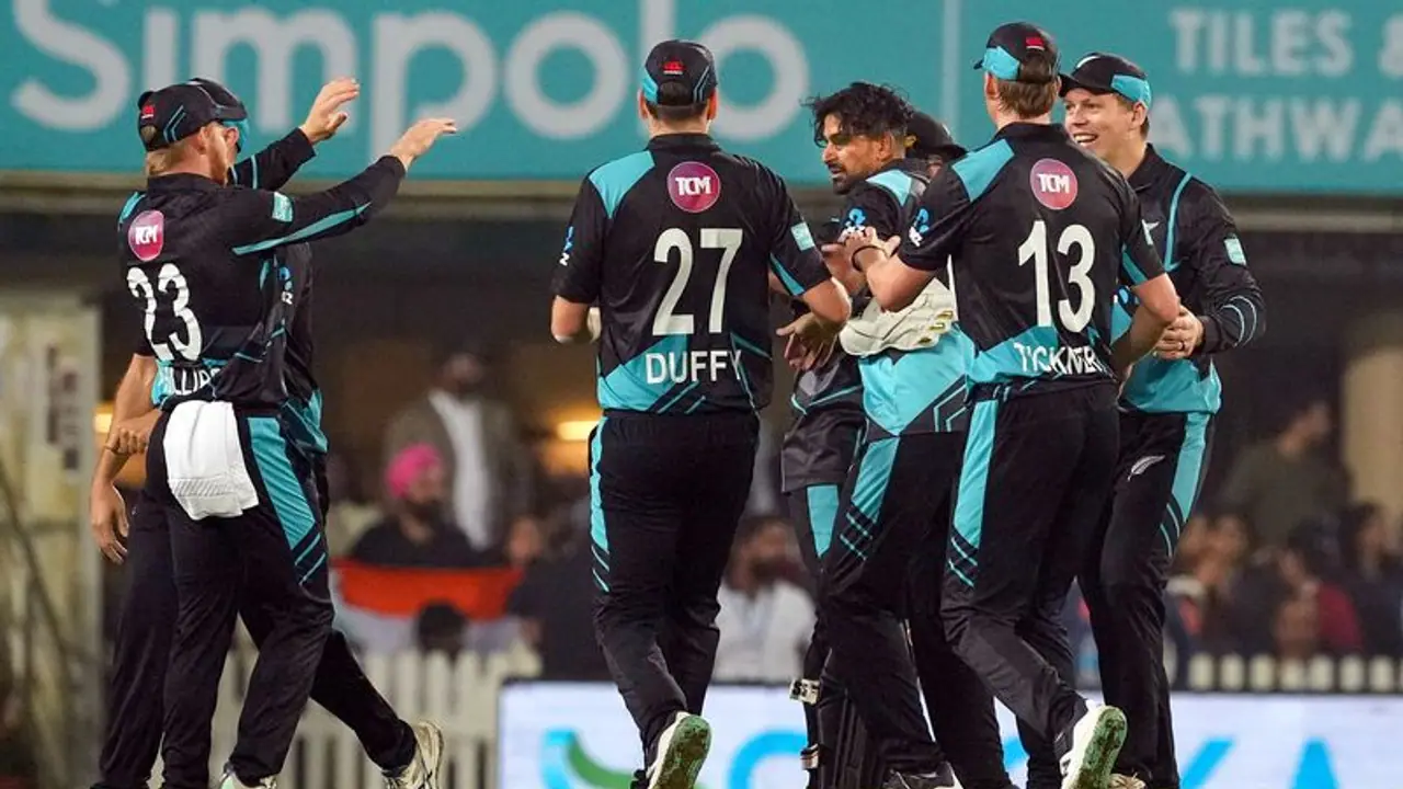 Dhoni fans upset after New Zealand outplay India by 21 runs in first T20I in Ranchi Dhoni fans upset after New Zealand outplay India by 21 runs in first T20I in Ranchi