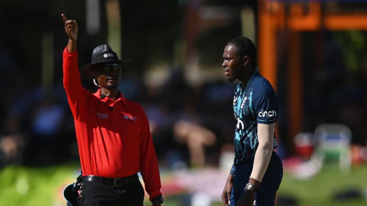 ഇയാള്ക്ക് ഇതെന്ത് പറ്റി; മടങ്ങിവരവില് അടിവാങ്ങിക്കൂട്ടി ജോഫ്ര ആര്ച്ചര്, കരിയറിലെ ഏറ്റവും മോശം പ്രകടനം ഇയാള്ക്ക് ഇതെന്ത് പറ്റി; മടങ്ങിവരവില് അടിവാങ്ങിക്കൂട്ടി ജോഫ്ര ആര്ച്ചര്, കരിയറിലെ ഏറ്റവും മോശം പ്രകടനം