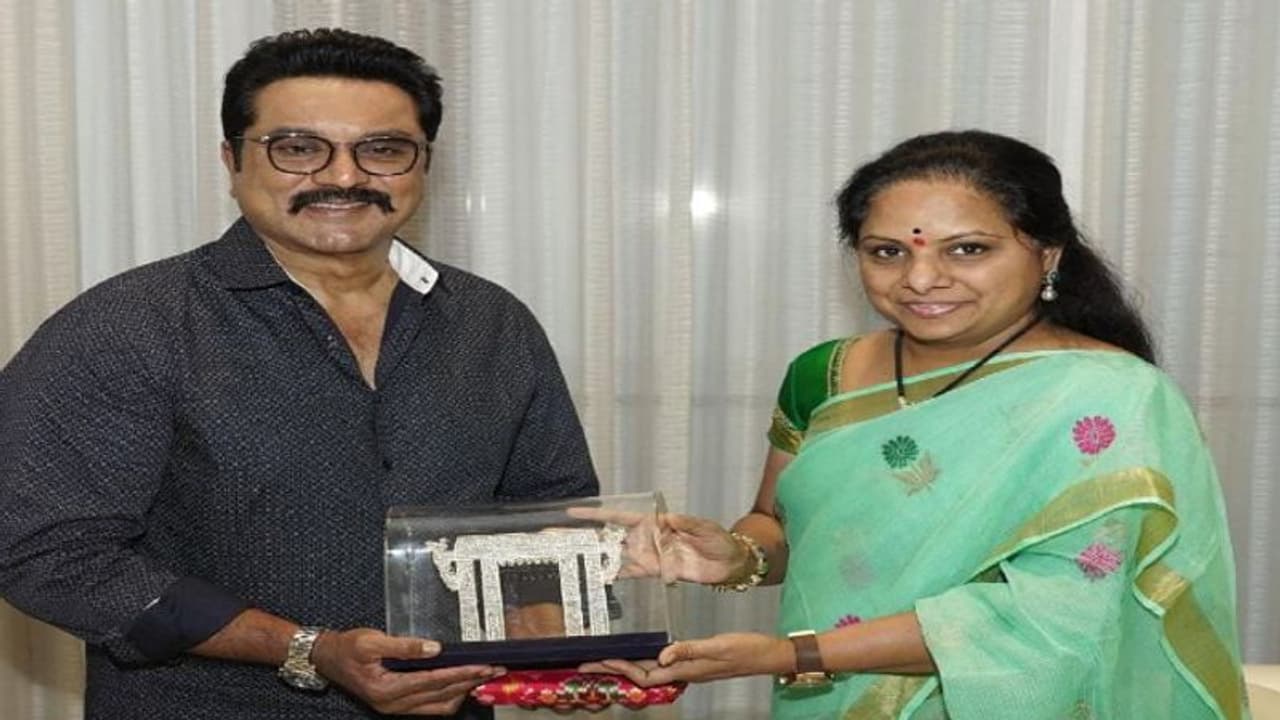 ఎమ్మెల్సీ కవితతో సినీ నటుడు శరత్ కుమార్ భేటీ.. తమిళనాట బీఆర్ఎస్తో కలిసి పనిచేయనున్నారా..? ఎమ్మెల్సీ కవితతో సినీ నటుడు శరత్ కుమార్ భేటీ.. తమిళనాట బీఆర్ఎస్తో కలిసి పనిచేయనున్నారా..?