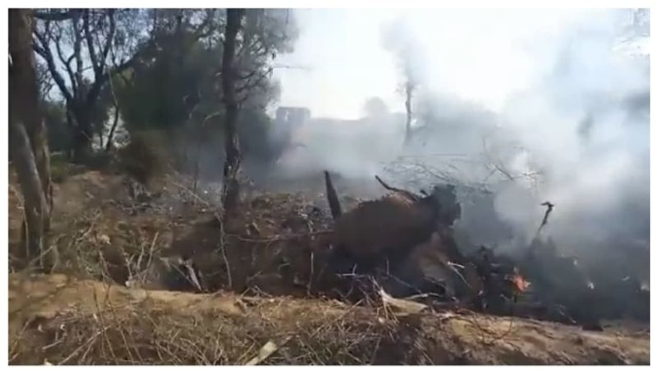 മധ്യപ്രദേശില്‍ വിമാനാപകടം: സുഖോയ്, മിറാഷ് വിമാനങ്ങള്‍ കൂട്ടിയിടിച്ചു, അപകടം പരിശീലനപ്പറക്കലിന് ഇടയില്‍