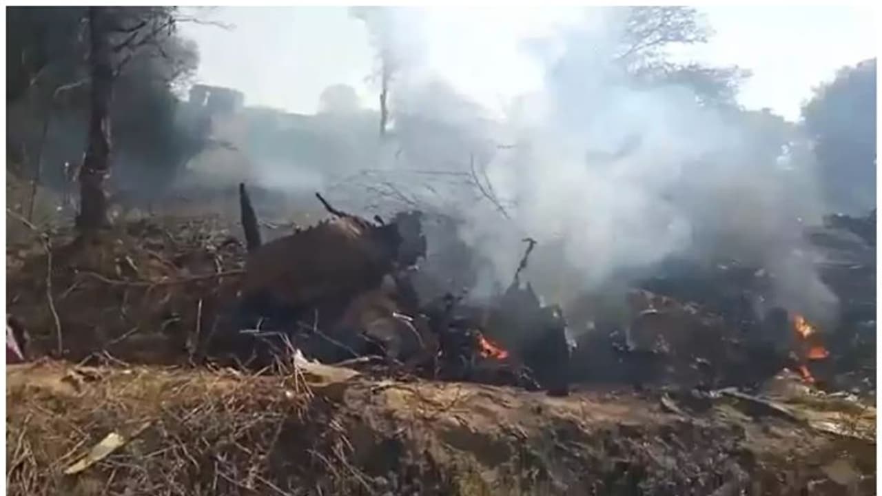 വ്യോമസേനാ വിമാനങ്ങൾ തകർന്ന സംഭവം: പൈലറ്റ് മരിച്ചു, വിമാനങ്ങൾ കൂ‌ട്ടിയിടിച്ചോ എന്നതിൽ അന്വേഷണം