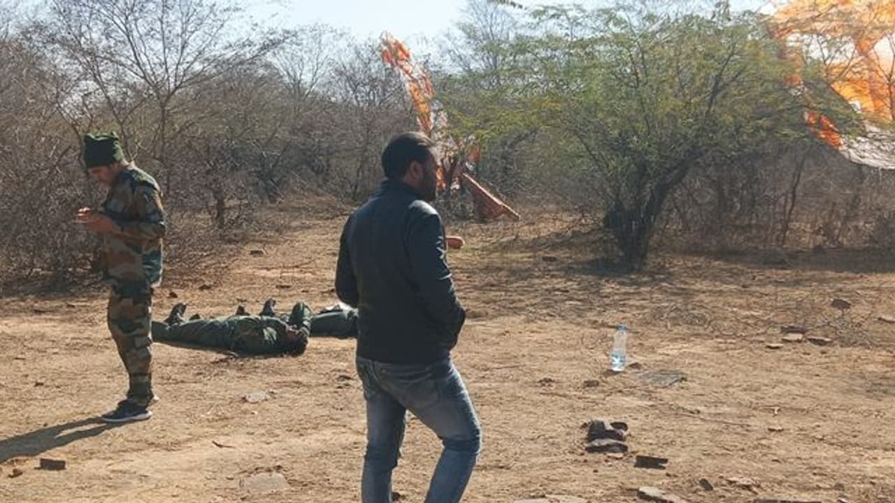 IAF Plane Crash:மத்தியப்பிரதேசத்தில் இந்திய விமானப்படையின் மிராஜ், சுகோய் விமானங்கள் விபத்து:விமானி உயிரிழப்பு IAF Plane Crash:மத்தியப்பிரதேசத்தில் இந்திய விமானப்படையின் மிராஜ், சுகோய் விமானங்கள் விபத்து:விமானி உயிரிழப்பு