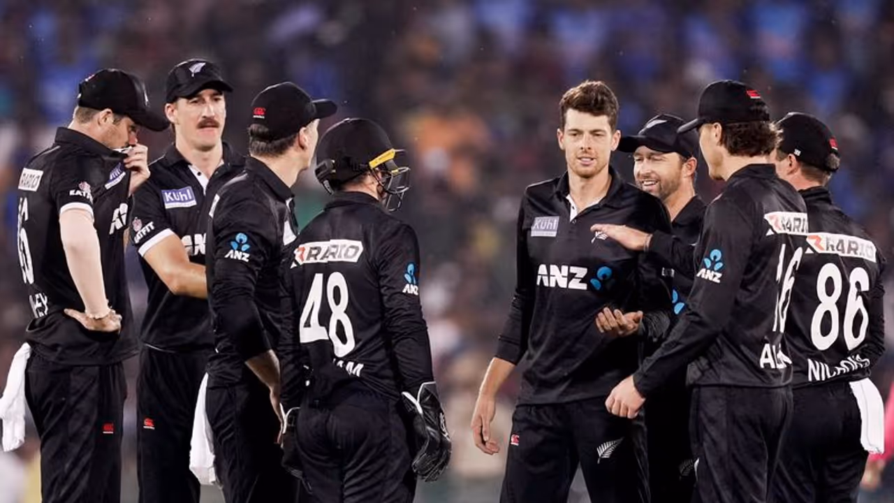 New Zealand vs Afghanistan: அதிக விக்கெட்டுகள் எடுத்தவர்களின் பட்டியலில் சாண்ட்னர் நம்பர் 1 இடம்! New Zealand vs Afghanistan: அதிக விக்கெட்டுகள் எடுத்தவர்களின் பட்டியலில் சாண்ட்னர் நம்பர் 1 இடம்!