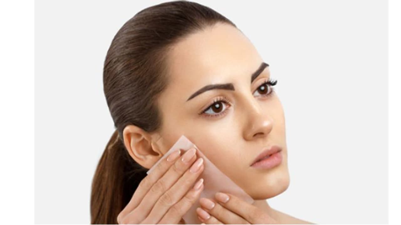 എണ്ണമയമുള്ള ചർമ്മത്തിന് കഴിക്കേണ്ടതും ഒഴിവാക്കേണ്ടതുമായ ഭക്ഷണങ്ങള്... എണ്ണമയമുള്ള ചർമ്മത്തിന് കഴിക്കേണ്ടതും ഒഴിവാക്കേണ്ടതുമായ ഭക്ഷണങ്ങള്...