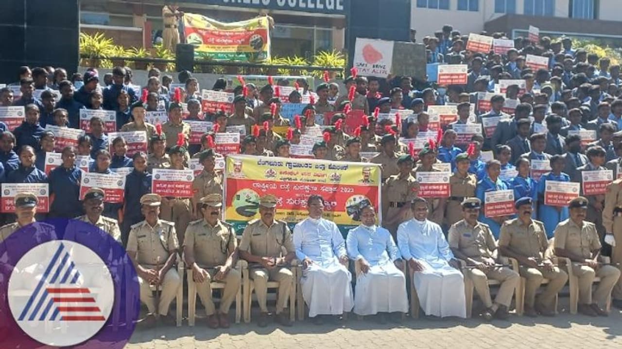 ಆನೇಕಲ್ನಲ್ಲಿಯೂ ಶೀಘ್ರ ಸಂಚಾರಿ ಪೊಲೀಸ್ ಠಾಣೆ ಆರಂಭ: ಎಸ್ಪಿ ಮಲ್ಲಿಕಾರ್ಜುನ್ ಮಾಹಿತಿ ಆನೇಕಲ್ನಲ್ಲಿಯೂ ಶೀಘ್ರ ಸಂಚಾರಿ ಪೊಲೀಸ್ ಠಾಣೆ ಆರಂಭ: ಎಸ್ಪಿ ಮಲ್ಲಿಕಾರ್ಜುನ್ ಮಾಹಿತಿ