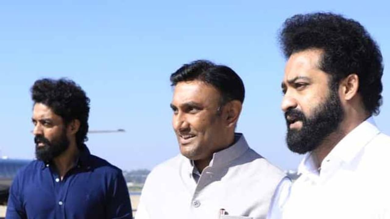 తారకరత్నను పరామర్శించిన జూ.ఎన్టీఆర్, కళ్యాణ్ రామ్: ఆరోగ్య పరిస్థితిపై ఆరా తారకరత్నను పరామర్శించిన జూ.ఎన్టీఆర్, కళ్యాణ్ రామ్: ఆరోగ్య పరిస్థితిపై ఆరా