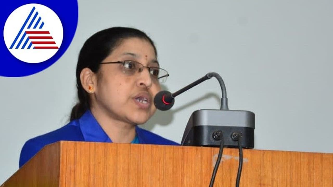 Pocso case: ತನಿಖೆ ವಿಳಂಬದಿಂದ ಆರೋಪಿ ತಪ್ಪಿಸಿಕೊಳ್ಳುವ ಸಾಧ್ಯತೆ ಹೆಚ್ಚು: ನ್ಯಾ.ನ್ಯಾಯಾಧೀಶೆ ಬಿ.ಕೆ ಕೋಮಲಾ Pocso case: ತನಿಖೆ ವಿಳಂಬದಿಂದ ಆರೋಪಿ ತಪ್ಪಿಸಿಕೊಳ್ಳುವ ಸಾಧ್ಯತೆ ಹೆಚ್ಚು: ನ್ಯಾ.ನ್ಯಾಯಾಧೀಶೆ ಬಿ.ಕೆ ಕೋಮಲಾ