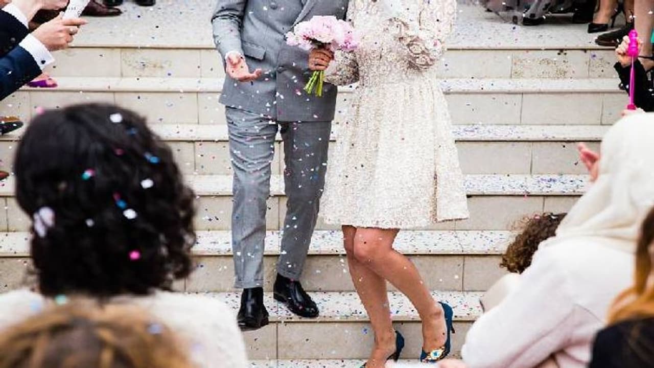 ഉപേക്ഷിച്ചുപോയ മുൻകാമുകന്മാരെ മുഴുവൻ വിവാഹത്തിന് ക്ഷണിച്ച് യുവതിയുടെ പ്രതികാരം ഉപേക്ഷിച്ചുപോയ മുൻകാമുകന്മാരെ മുഴുവൻ വിവാഹത്തിന് ക്ഷണിച്ച് യുവതിയുടെ പ്രതികാരം