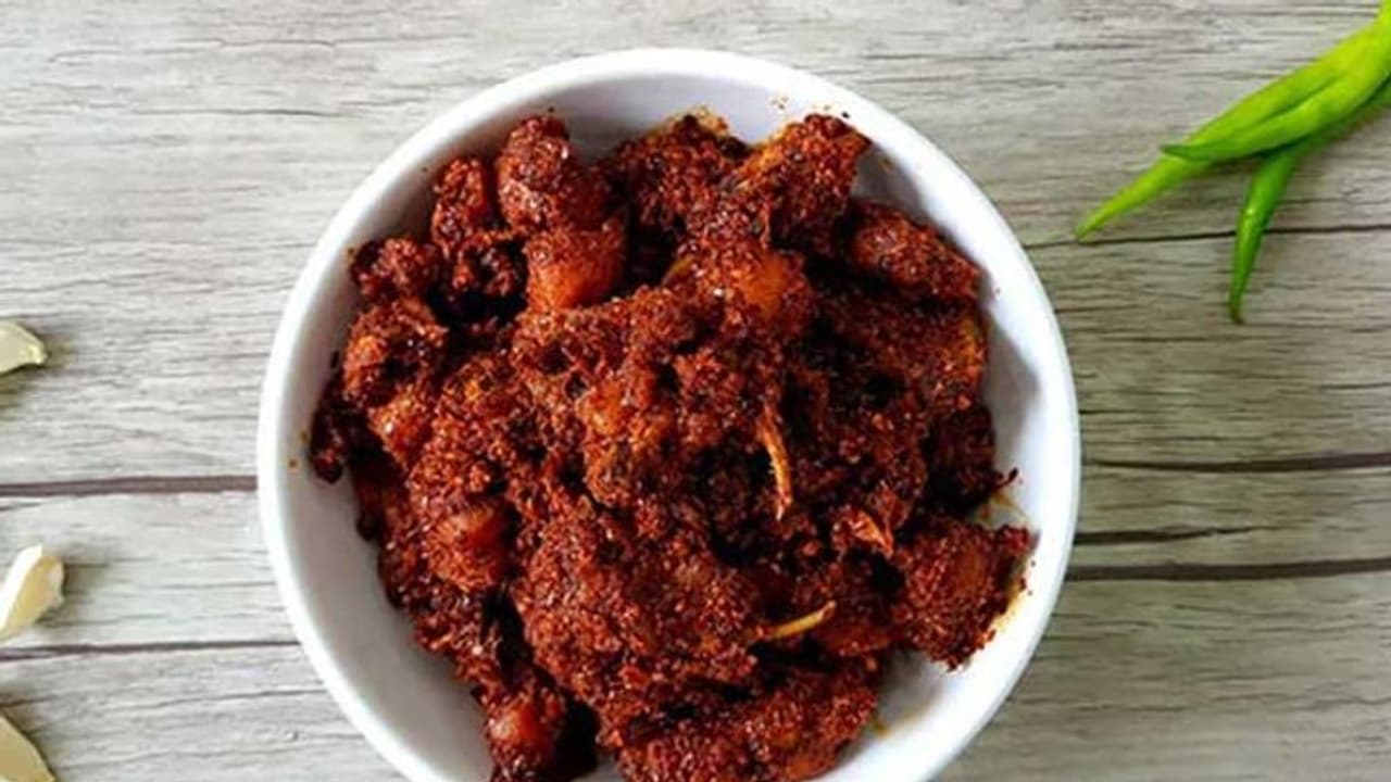 என்ன! சிக்கன் வைத்து ஊறுகாயா? பார்க்கலாம் வாங்க !