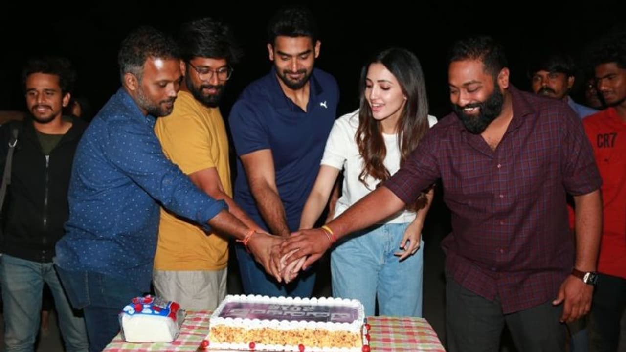 ‘బెదురులంక 2012’ షూటింగ్ పూర్తి.. కార్తికేయ, నేహా శెట్టి సందడి.. తర్వలో టీజర్! ‘బెదురులంక 2012’ షూటింగ్ పూర్తి.. కార్తికేయ, నేహా శెట్టి సందడి.. తర్వలో టీజర్!