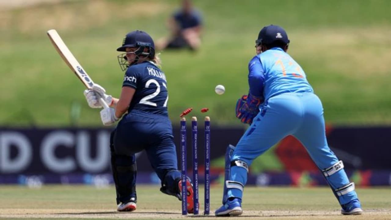 ఇంగ్లాండ్ ఖేల్ ఖతం.. 68 పరుగులకే ఆలౌట్.. ట్రోఫీ ముంగిట షెఫాలీ సేన ఇంగ్లాండ్ ఖేల్ ఖతం.. 68 పరుగులకే ఆలౌట్.. ట్రోఫీ ముంగిట షెఫాలీ సేన