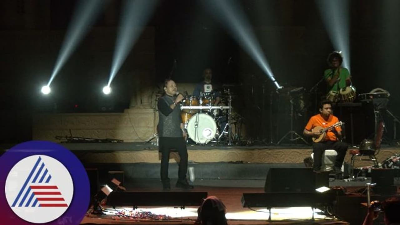 ಹಂಪಿ ಉತ್ಸವದಲ್ಲಿ ಕಿಡಿಗೇಡಿಗಳ ಕೀಟಲೆ: ಪ್ರದ್ಮಶ್ರೀ ಪುರಸ್ಕೃತ ಗಾಯಕ ಕೈಲಾಸ್ ಕೇರ್ ಮೇಲೆ ಬಾಟಲಿ ಎಸೆತ