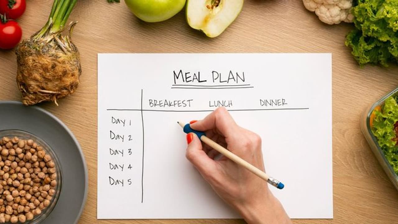 ഭാരം കുറയ്ക്കാൻ ഡയറ്റിലാണോ? ഈ പഴം ഉൾപ്പെടുത്താൻ മറക്കരുത് 