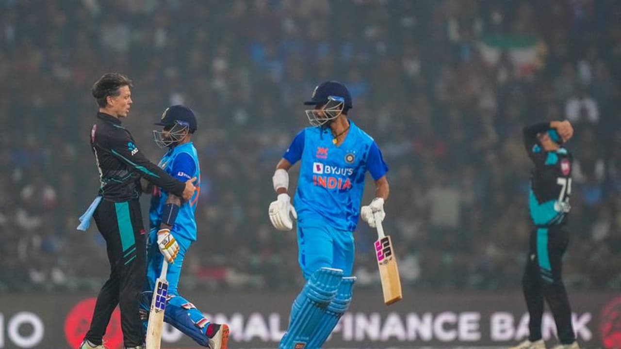 வாஷிங்டன் சுந்தர் அவுட்டிற்கு நான் தான் காரணம்: தவறை ஒப்புக் கொண்ட சூர்யகுமார் யாதவ்!