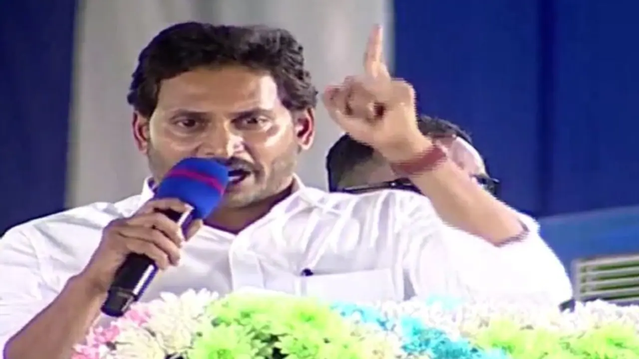 ఫ్లైట్ లో సాంకేతిక సమస్య: అధికారులపై సీఎం జగన్ సీరియస్ ఫ్లైట్ లో సాంకేతిక సమస్య: అధికారులపై సీఎం జగన్ సీరియస్