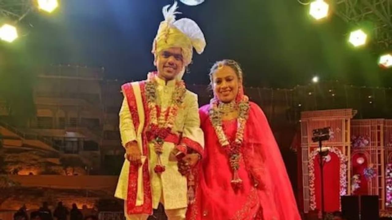 കാത്തിരുന്നു കാത്തിരുന്ന് കണ്ടെത്തി; തന്നെപ്പോലെ തന്നെ മൂന്നടി മാത്രമുള്ള വധുവിനെ കണ്ടെത്തി, വിവാഹിതനായി റിഷഭ്