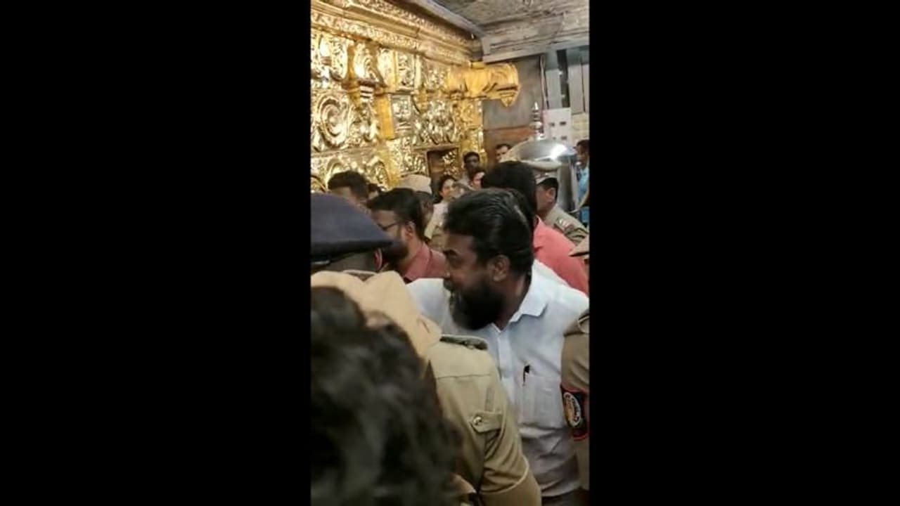 பழனி முருகன் கோவிலில் கருவரைக்குள் நுழைந்த மர்ம நபர்கள்; வாக்குவாத்தில் பக்தர்கள் பழனி முருகன் கோவிலில் கருவரைக்குள் நுழைந்த மர்ம நபர்கள்; வாக்குவாத்தில் பக்தர்கள்