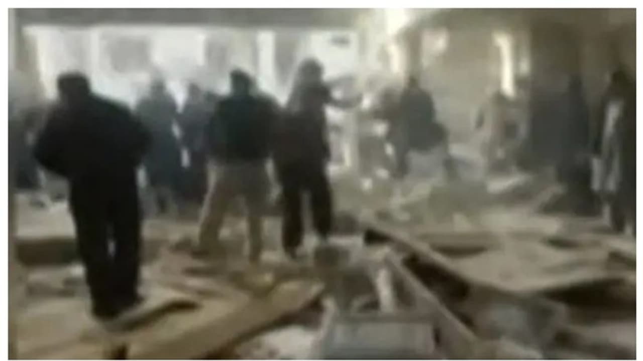  പാകിസ്ഥാനില്‍ പള്ളിയില്‍ ചാവേറാക്രമണം, 17 മരണം, 83 പേര്‍ക്ക് പരിക്ക്, ഇസ്ലാമാബാദില്‍ ജാഗ്രതാനിര്‍ദ്ദേശം