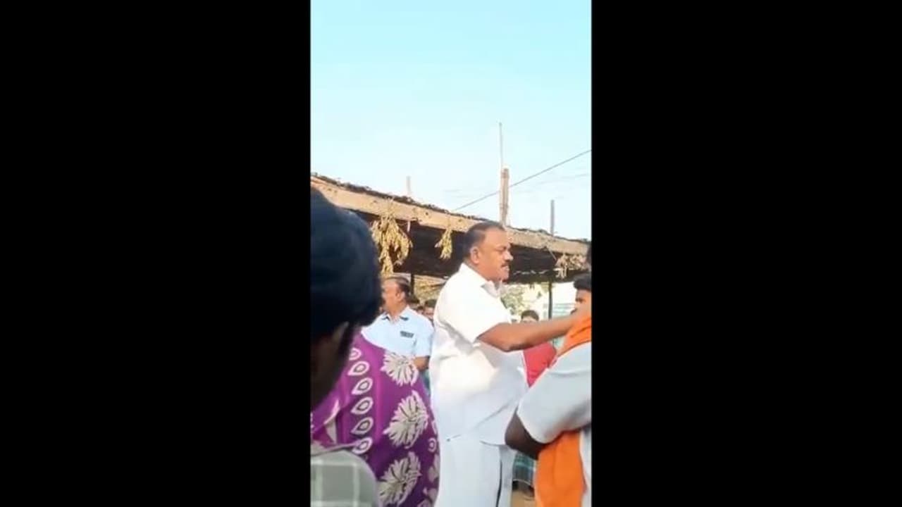 கோவிலுக்குள் சென்ற பட்டியலின வாலிபரை ஆபாசமாக திட்டி கொலை மிரட்டல்; திமுக பிரமுகர் இடை நீக்கம்