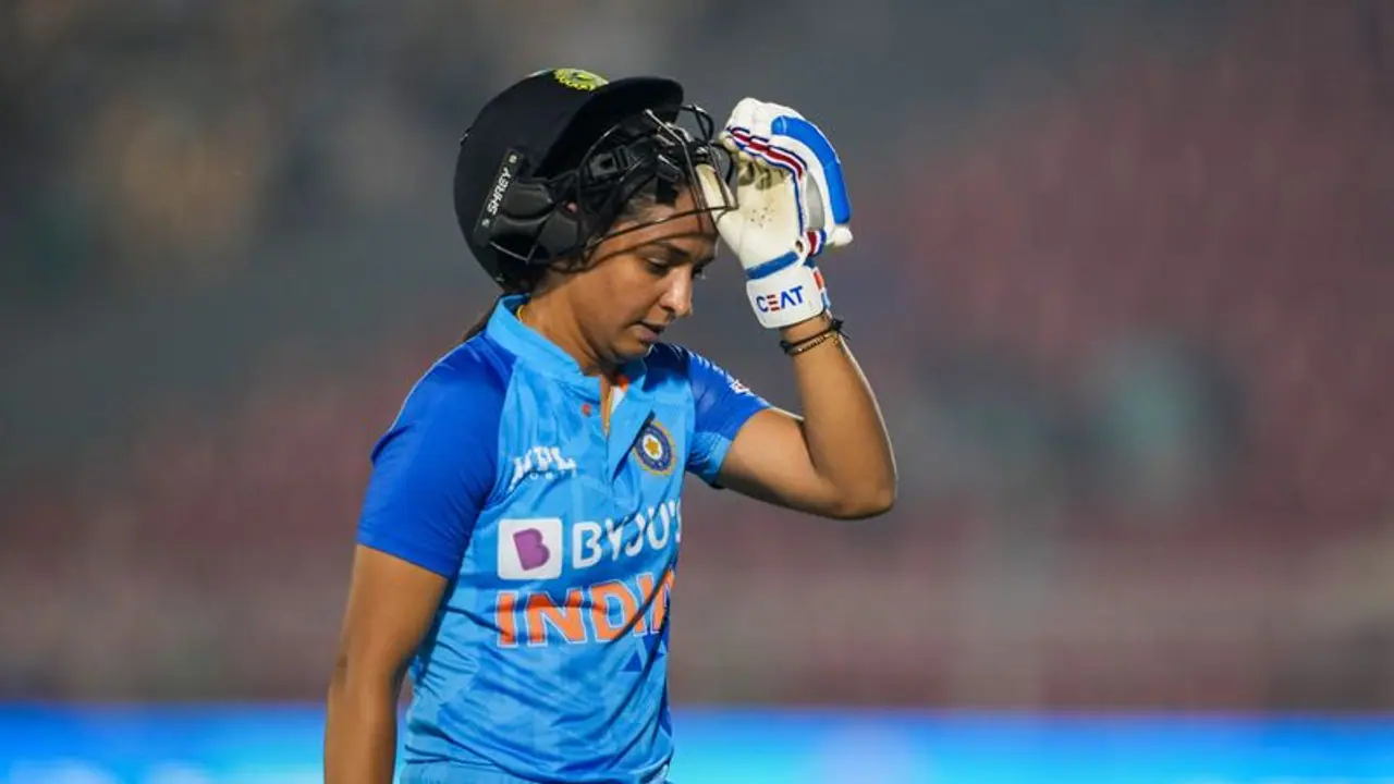 തുടക്കവും ഒടുക്കവും തകര്‍ച്ച; ബംഗ്ലാദേശിനെതിരെ കഷ്ടി 100 കടന്ന് ഇന്ത്യ; മിന്നുമണി ടീമില്‍