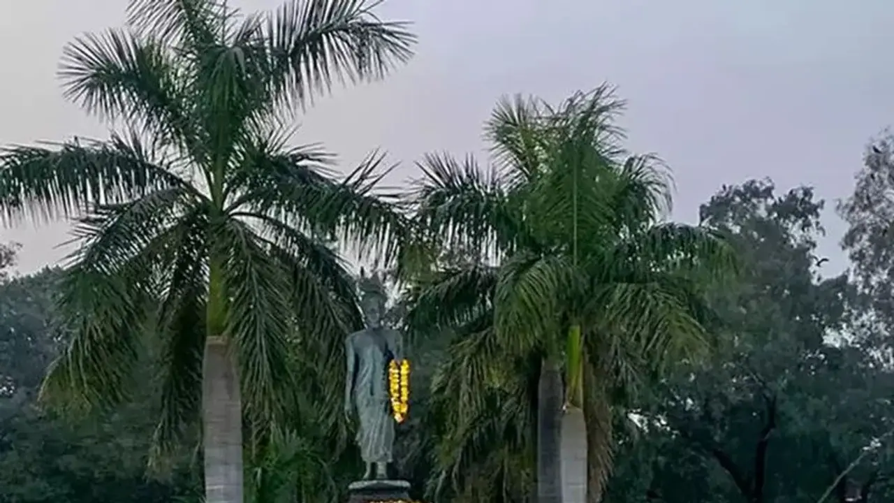 ರಾಷ್ಟ್ರಪತಿ ಭವನದ ಬಳಿಕ ದೆಹಲಿ ವಿವಿಯ ಮೊಘಲ್ ಗಾರ್ಡನ್ ಹೆಸರೂ ಬದಲು! ರಾಷ್ಟ್ರಪತಿ ಭವನದ ಬಳಿಕ ದೆಹಲಿ ವಿವಿಯ ಮೊಘಲ್ ಗಾರ್ಡನ್ ಹೆಸರೂ ಬದಲು!