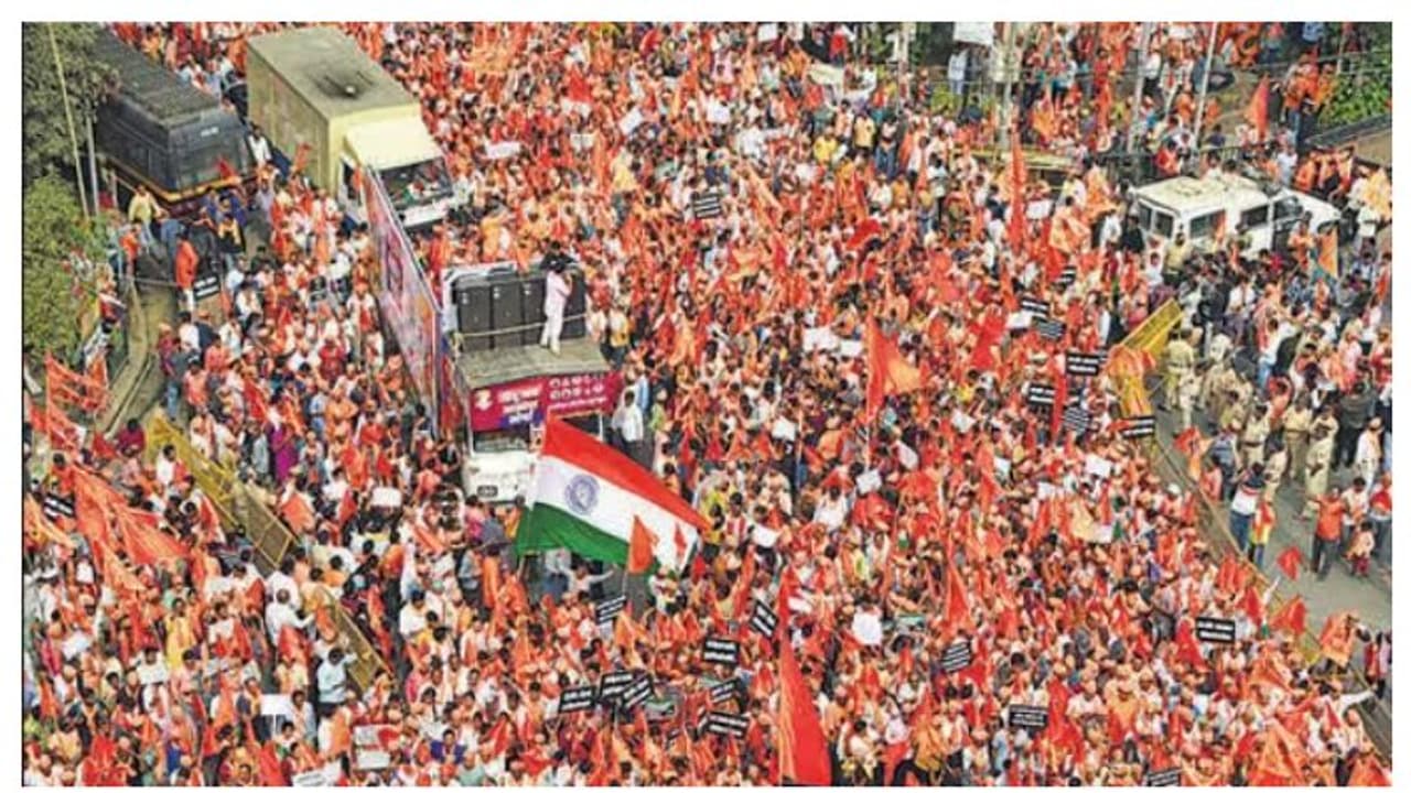 'ലൗ ജിഹാദും മതപരിവർത്തനവും നിരോധിക്കണം'; മഹാരാഷ്ട്രയിൽ കൂറ്റൻ റാലിയുമായി ഹിന്ദുത്വ സംഘടനകൾ 'ലൗ ജിഹാദും മതപരിവർത്തനവും നിരോധിക്കണം'; മഹാരാഷ്ട്രയിൽ കൂറ്റൻ റാലിയുമായി ഹിന്ദുത്വ സംഘടനകൾ