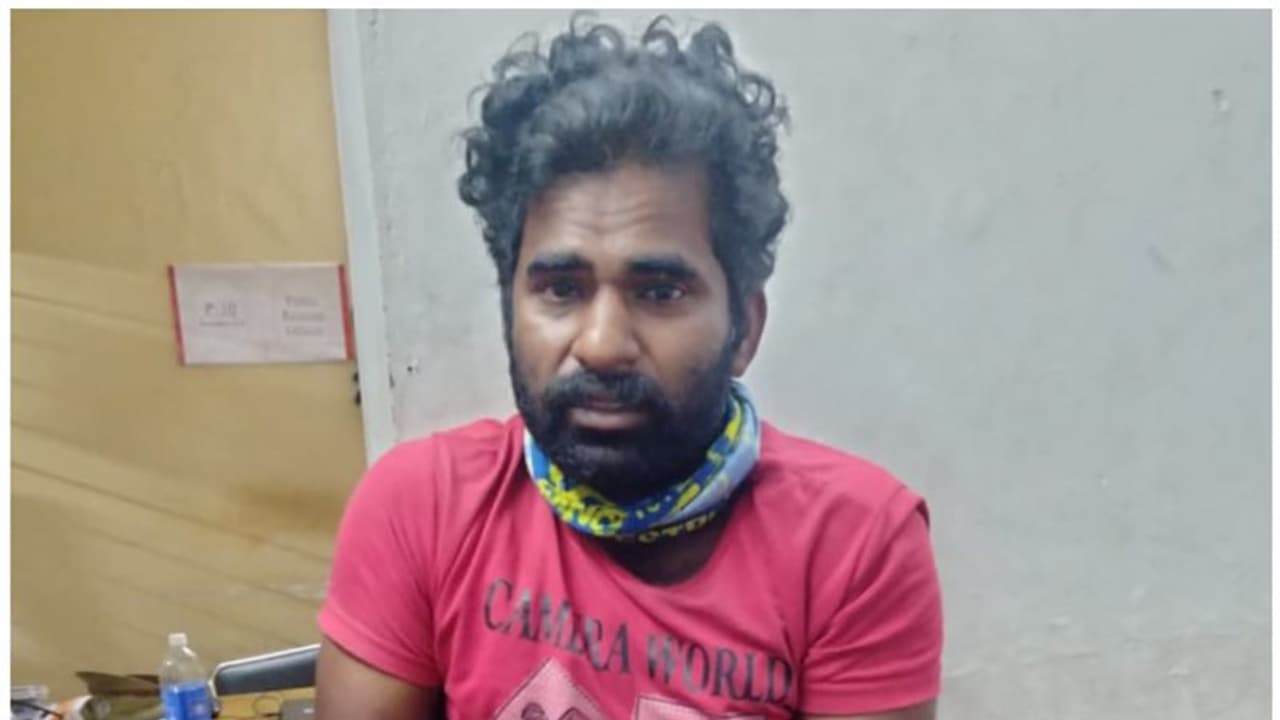 യാത്ര ബൈക്കിൽ, സ്ത്രീകളുടെ മുഖത്തേക്ക് മുളകുപൊടിയെറിഞ്ഞ് മാല പൊട്ടിക്കൽ പതിവ്, മോഷ്ടാവ് കൊച്ചിയിൽ പിടിയിൽ