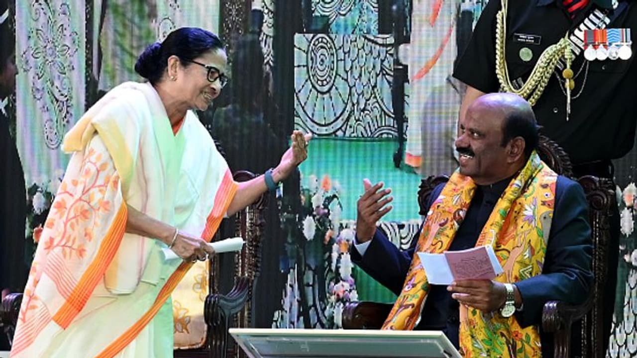 ആനന്ദബോസിനെതിരെയുള്ള പരസ്യ പ്രതികരണങ്ങൾ വിലക്കി ബിജെപി കേന്ദ്രനേതൃത്വം ആനന്ദബോസിനെതിരെയുള്ള പരസ്യ പ്രതികരണങ്ങൾ വിലക്കി ബിജെപി കേന്ദ്രനേതൃത്വം