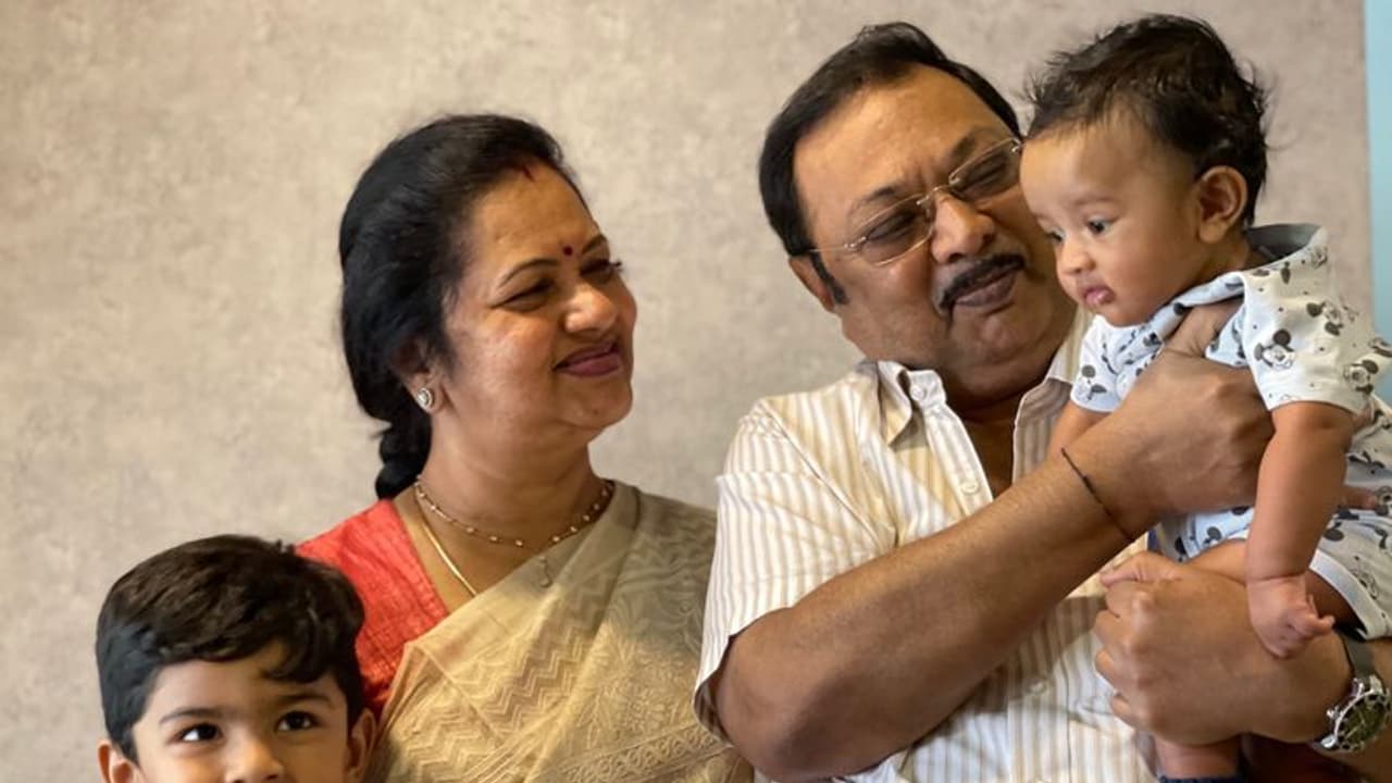 பண்ணை வீட்டில் ஆதரவாளர்களுடன் கேக் வெட்டி பிறந்த நாள் கொண்டாடிய மு.க.அழகிரி