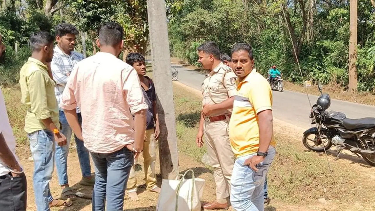 மாட்டிறைச்சி விற்றதாக இளைஞரை மின்கம்பத்தில் கட்டிவைத்து அடித்த பஜ்ரங் தளம் தொண்டர்கள்