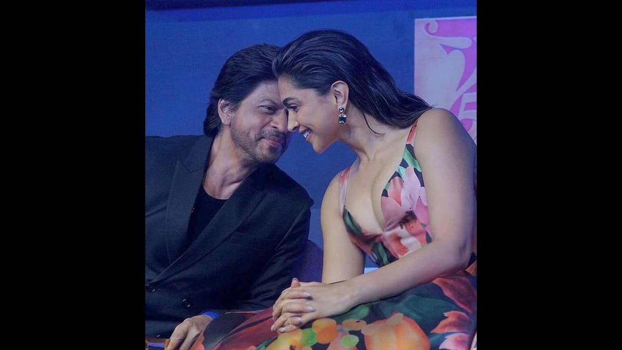 'ಪಠಾಣ್' ಶೂಟಿಂಗ್ನಲ್ಲಿ ಶಾರುಖ್ ಪುತ್ರನನ್ನು ತಬ್ಬಿ ಮುದ್ದಾಡಿದ ದೀಪಿಕಾ; ಫೋಟೋ ವೈರಲ್ 'ಪಠಾಣ್' ಶೂಟಿಂಗ್ನಲ್ಲಿ ಶಾರುಖ್ ಪುತ್ರನನ್ನು ತಬ್ಬಿ ಮುದ್ದಾಡಿದ ದೀಪಿಕಾ; ಫೋಟೋ ವೈರಲ್