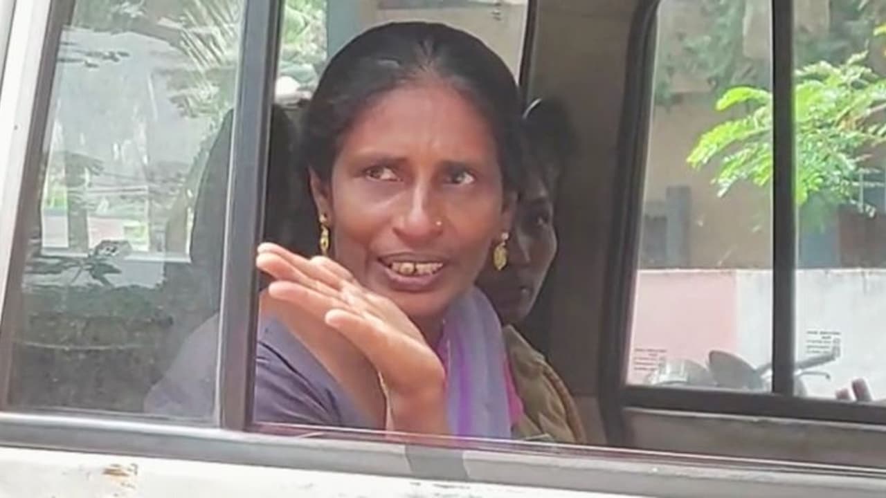 ഒരു കടയിൽ മോഷണം, ഓട്ടോ പിടിച്ച് 3 കിലോമീറ്റര്‍ ദൂരെ അടുത്ത മോഷണം; മല്ലിക എന്ന വനജകുമാരി ഒടുവില്‍ കുടുങ്ങി