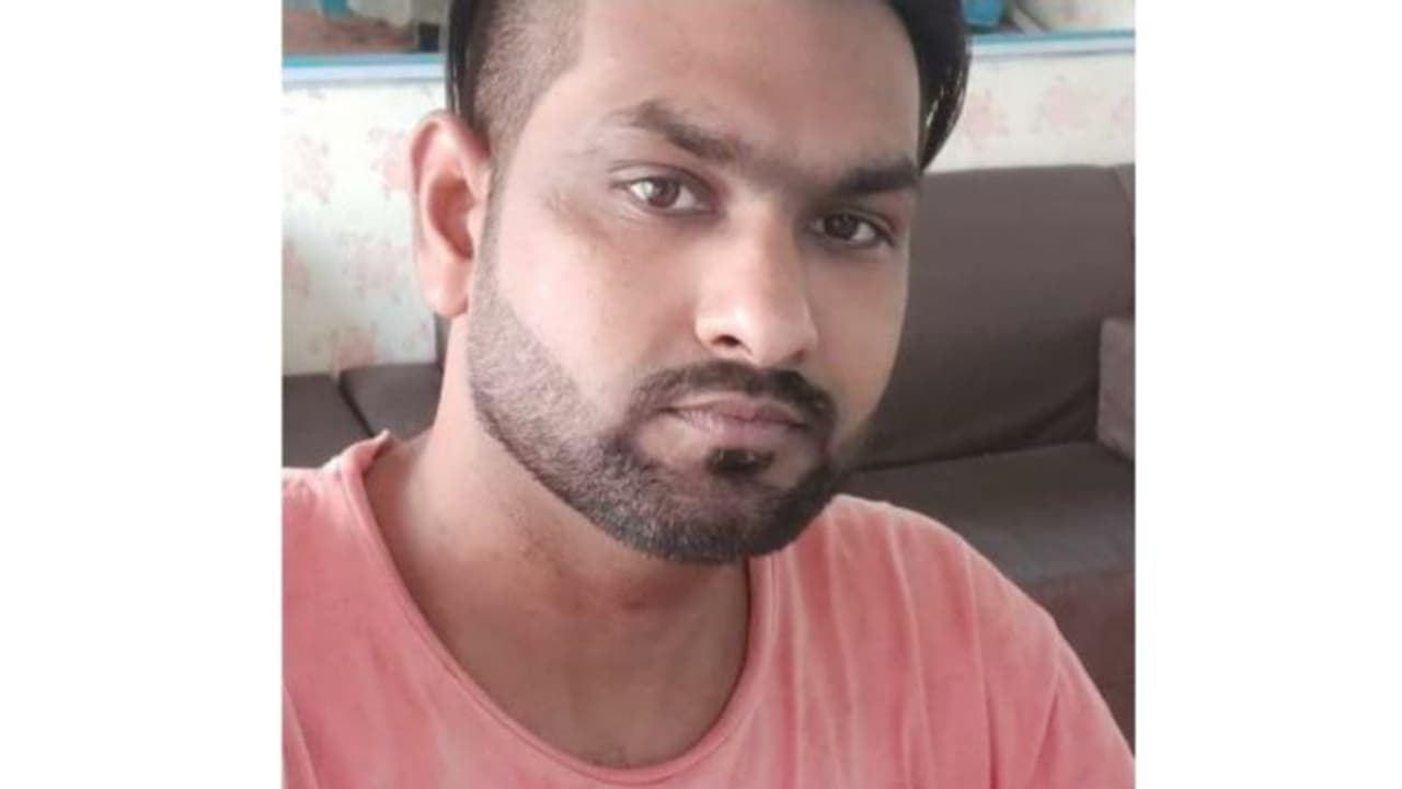 മൂന്നു മാസം മുമ്പ് മരിച്ച പ്രവാസി യുവാവിന്റെ മൃതദേഹം ഖബറടക്കി മൂന്നു മാസം മുമ്പ് മരിച്ച പ്രവാസി യുവാവിന്റെ മൃതദേഹം ഖബറടക്കി