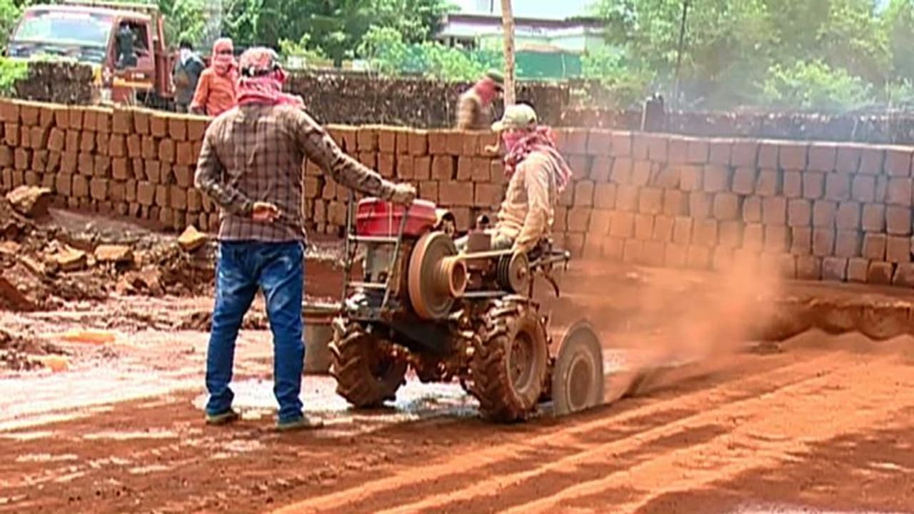 പിടിച്ചാൽ പിഴ ഈടാക്കി വിടണം, പതിച്ച് തന്ന ഭൂമിയിൽ ക്വാറികൾക്ക് ലൈസൻസ് വേണം: ചെങ്കൽ ക്വാറി ഉടമകൾ സമരത്തിൽ പിടിച്ചാൽ പിഴ ഈടാക്കി വിടണം, പതിച്ച് തന്ന ഭൂമിയിൽ ക്വാറികൾക്ക് ലൈസൻസ് വേണം: ചെങ്കൽ ക്വാറി ഉടമകൾ സമരത്തിൽ