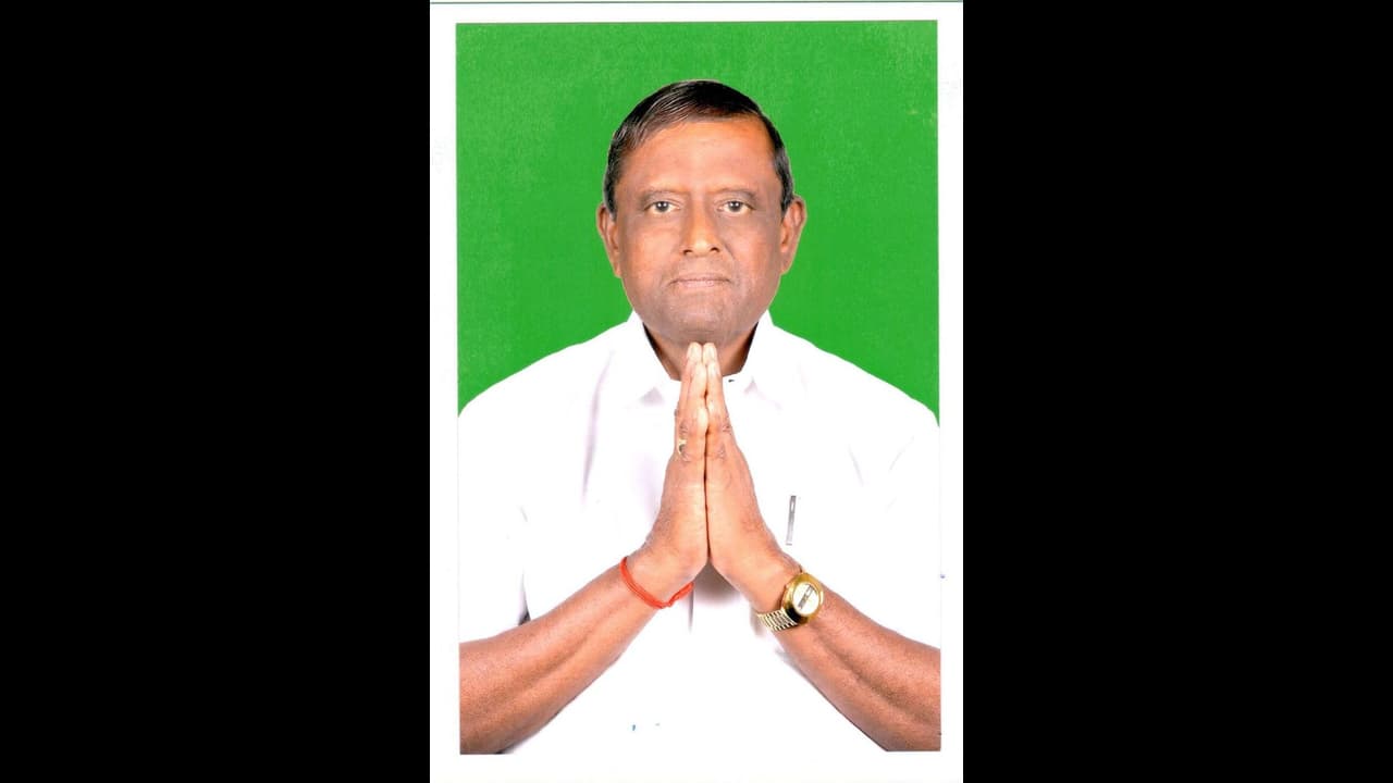 அதிமுக வேட்பாளரை அறிவித்த எடப்பாடி..! யார் இந்த தென்னரசு.? எத்தனை முறை எம்எல்ஏவாக தேர்வானர் தெரியுமா.?