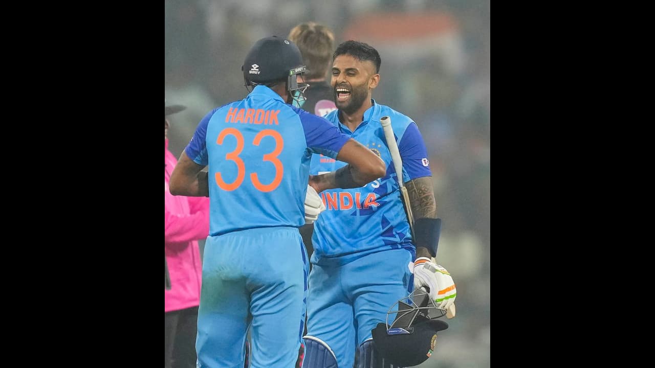 ലഖ്നൗവിലെ പിച്ച് വിവാദത്തില് ഹാർദിക് പണ്ഡ്യയെ തള്ളി സൂര്യകുമാർ യാദവ് ലഖ്നൗവിലെ പിച്ച് വിവാദത്തില് ഹാർദിക് പണ്ഡ്യയെ തള്ളി സൂര്യകുമാർ യാദവ്