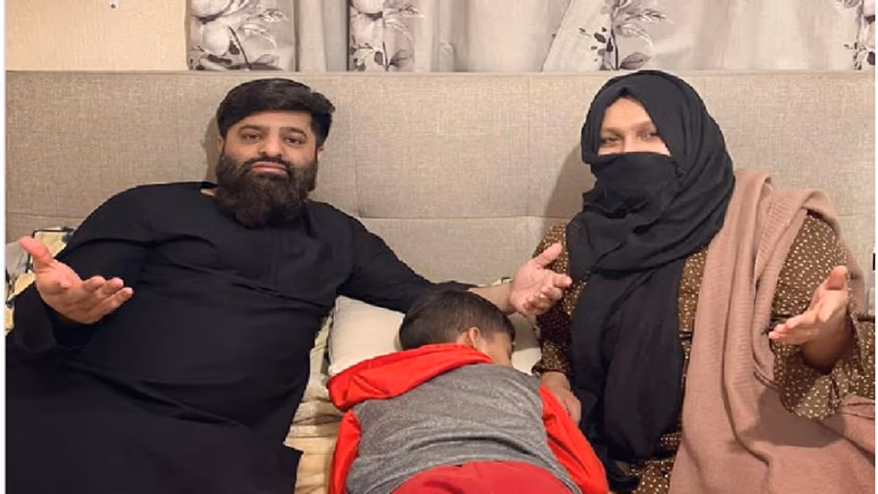 ತಮ್ಮ ಮಧ್ಯೆ ಮಲಗುವ ಕಂದನಿಗೆ ಇಂಡಿಯಾ ಅಂತ ಹೆಸರಿಟ್ಟ ಬಾಂಗ್ಲಾ ಪಾಕ್ ಜೋಡಿ ತಮ್ಮ ಮಧ್ಯೆ ಮಲಗುವ ಕಂದನಿಗೆ ಇಂಡಿಯಾ ಅಂತ ಹೆಸರಿಟ್ಟ ಬಾಂಗ್ಲಾ ಪಾಕ್ ಜೋಡಿ