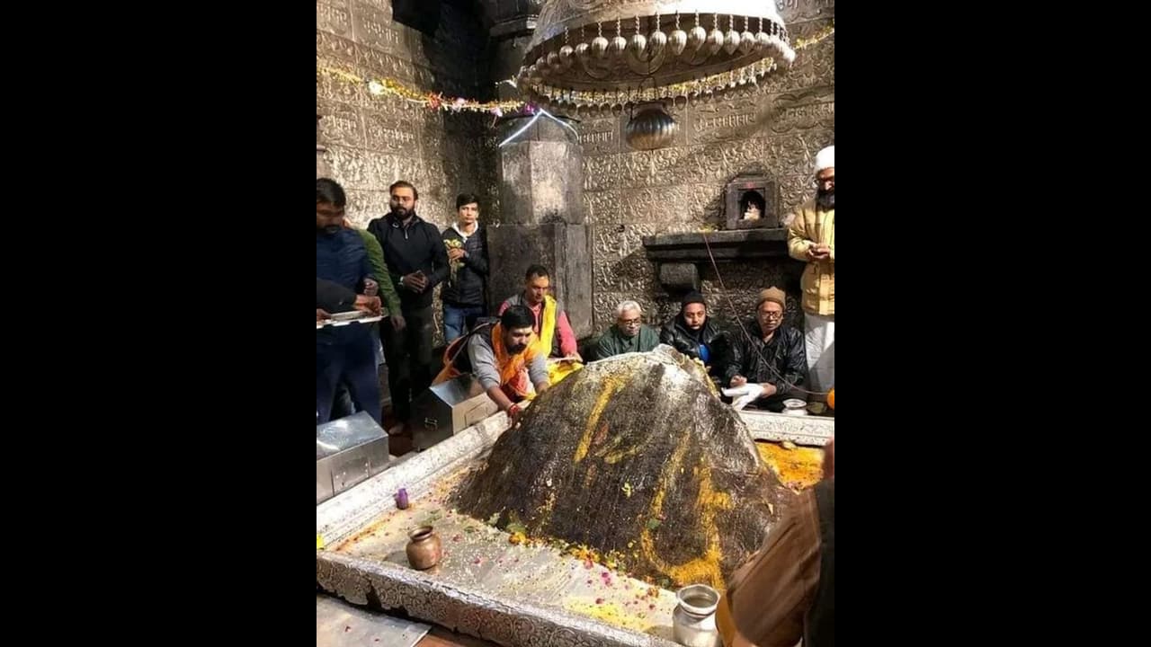 Kedarnath: తెరచుకున్న కేదార్నాథ్ ఆలయం... మైనస్ 6 డిగ్రీల్లోనూ భక్తుల పూజలు Kedarnath: తెరచుకున్న కేదార్నాథ్ ఆలయం... మైనస్ 6 డిగ్రీల్లోనూ భక్తుల పూజలు