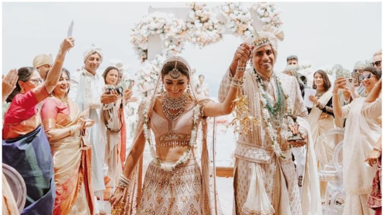 ലക്ഷ്വറി ഹോട്ടലില് താമസമില്ല; വെഡിങ് ഫോട്ടോഗ്രാഫര് പിന്മാറി, ഫീസായ 62 ലക്ഷം ആവശ്യപ്പെട്ട് വധുവിന്റെ പിതാവ് ലക്ഷ്വറി ഹോട്ടലില് താമസമില്ല; വെഡിങ് ഫോട്ടോഗ്രാഫര് പിന്മാറി, ഫീസായ 62 ലക്ഷം ആവശ്യപ്പെട്ട് വധുവിന്റെ പിതാവ്