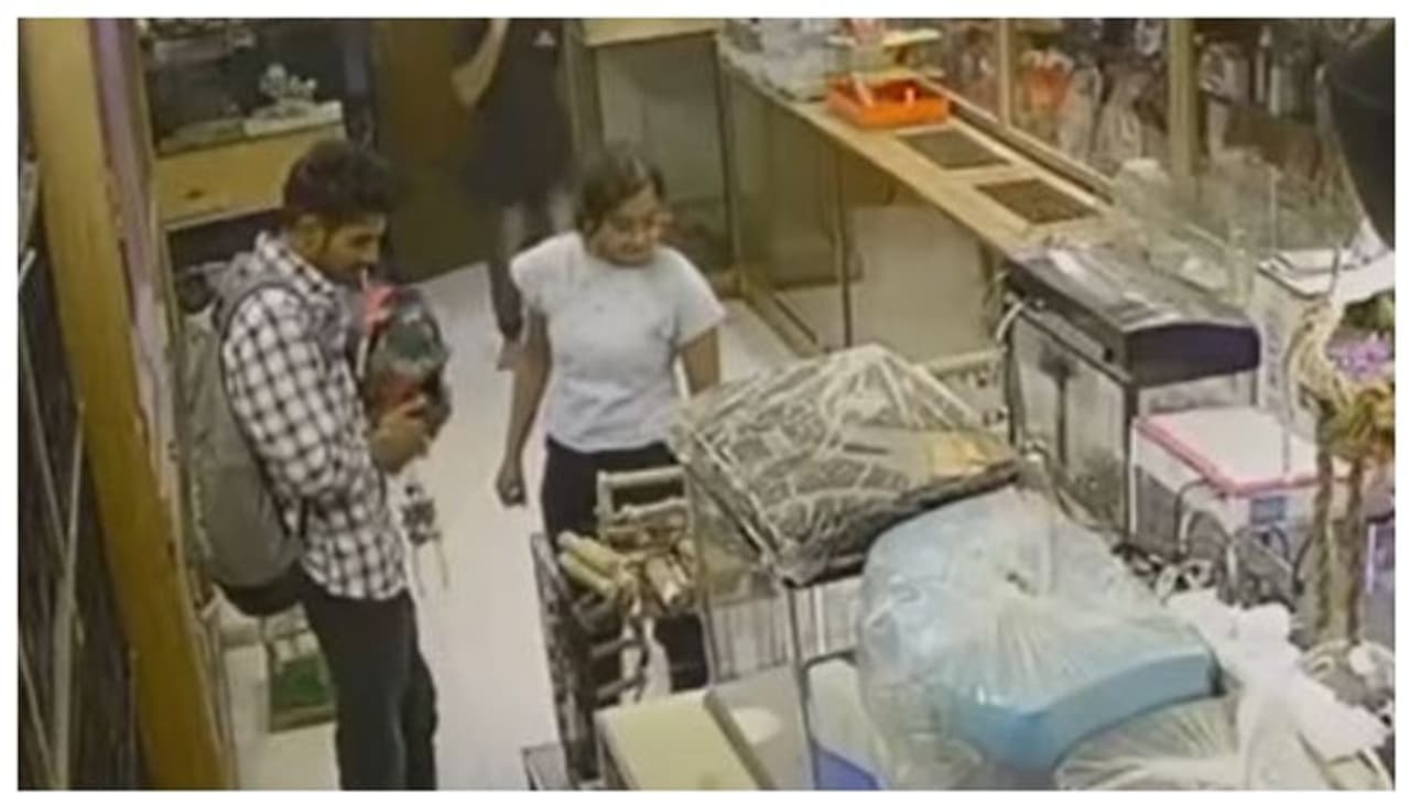 കൊച്ചിയില്‍ പെറ്റ് ഷോപ്പിൽ നിന്ന് നായ്ക്കുട്ടിയെ മോഷ്ടിച്ചെന്ന കേസ്,എന്‍ജിനീയറിംഗ് വിദ്യാര്‍ത്ഥികള്‍ പിടിയില്‍