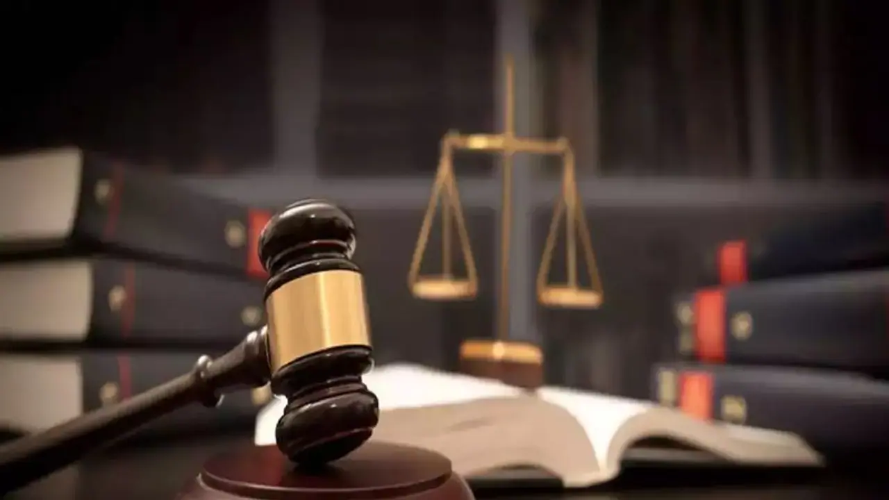 17 കാരന് സ്‌കൂട്ടർ ഓടിക്കാൻ നൽകി; ബന്ധുവായ യുവാവിന് 25,000 രൂപ പിഴയും കോടതി പിരിയും വരെ തടവും