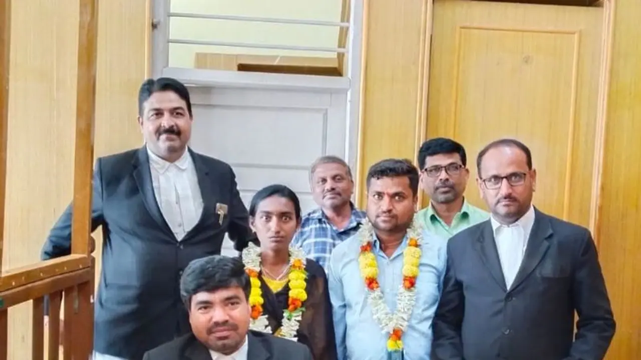 ದೇವರು ಹೇಳಿದನೆಂದು ಪತ್ನಿಗೆ ವಿಚ್ಛೇದನ ಕೊಟ್ಟ ಪತಿ: ವಿಚಿತ್ರ ಕಾರಣ ಕೇಳಿ ಬೆಸ್ತುಬಿದ್ದ ನ್ಯಾಯಾಧೀಶರು.! ದೇವರು ಹೇಳಿದನೆಂದು ಪತ್ನಿಗೆ ವಿಚ್ಛೇದನ ಕೊಟ್ಟ ಪತಿ: ವಿಚಿತ್ರ ಕಾರಣ ಕೇಳಿ ಬೆಸ್ತುಬಿದ್ದ ನ್ಯಾಯಾಧೀಶರು.!