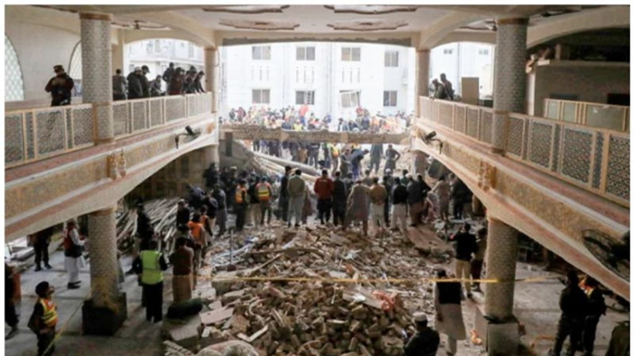 പാകിസ്ഥാനിലെ പള്ളിയിലുണ്ടായ ചാവോറാക്രമണം പൊലീസുകാരോടുള്ള പ്രതികാരമെന്ന് റിപ്പോർട്ട് പാകിസ്ഥാനിലെ പള്ളിയിലുണ്ടായ ചാവോറാക്രമണം പൊലീസുകാരോടുള്ള പ്രതികാരമെന്ന് റിപ്പോർട്ട്