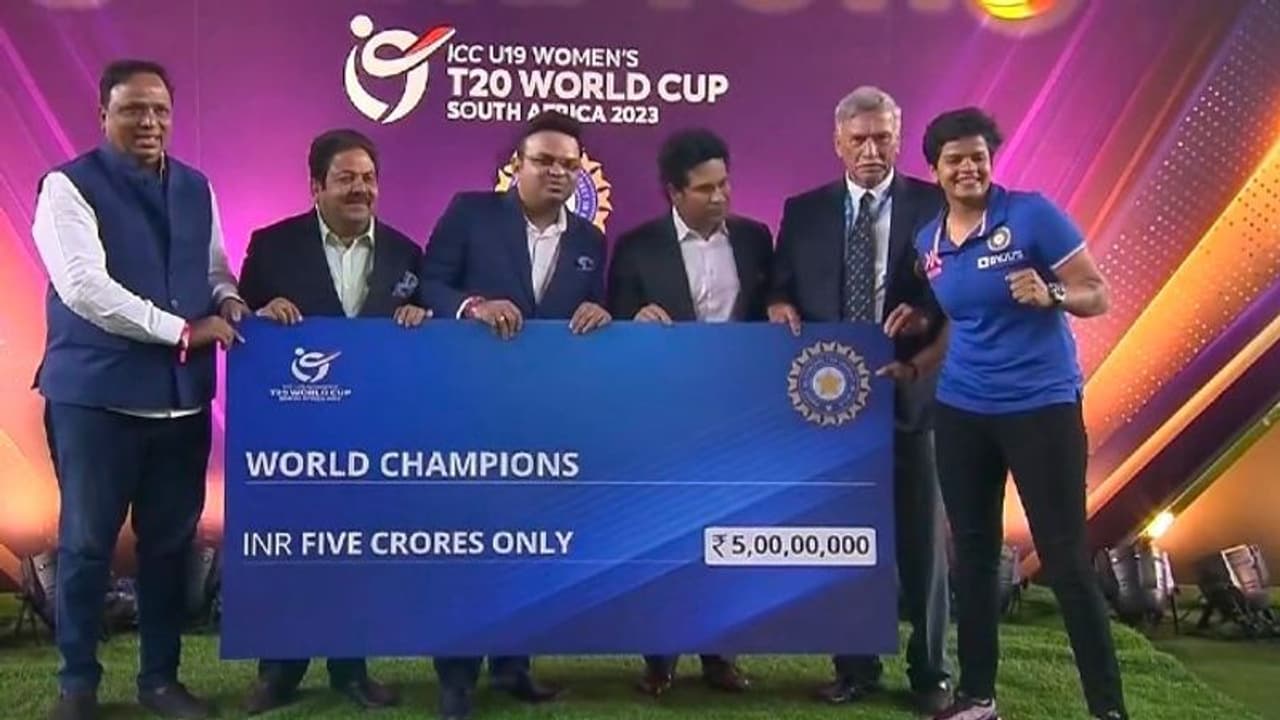 പ്രഥമ അണ്ടര് 19 ലോകകപ്പ് നേടിയ ഇന്ത്യന് വനിതാ ടീമിന് ബിസിസിഐയുടെ ആദരം; അഭിനന്ദിച്ച് സച്ചിന് വീഡിയോ പ്രഥമ അണ്ടര് 19 ലോകകപ്പ് നേടിയ ഇന്ത്യന് വനിതാ ടീമിന് ബിസിസിഐയുടെ ആദരം; അഭിനന്ദിച്ച് സച്ചിന് വീഡിയോ