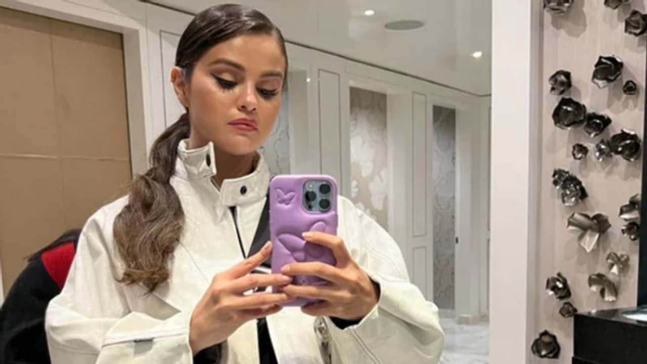 വീഡിയോയിൽ സെലീനയുടെ കൈകൾ വിറയ്ക്കുന്നത് എന്തുകൊണ്ടെന്ന് ചോദ്യം; അറിയാം ഈ രോഗലക്ഷണത്തെ കുറിച്ച്... വീഡിയോയിൽ സെലീനയുടെ കൈകൾ വിറയ്ക്കുന്നത് എന്തുകൊണ്ടെന്ന് ചോദ്യം; അറിയാം ഈ രോഗലക്ഷണത്തെ കുറിച്ച്...