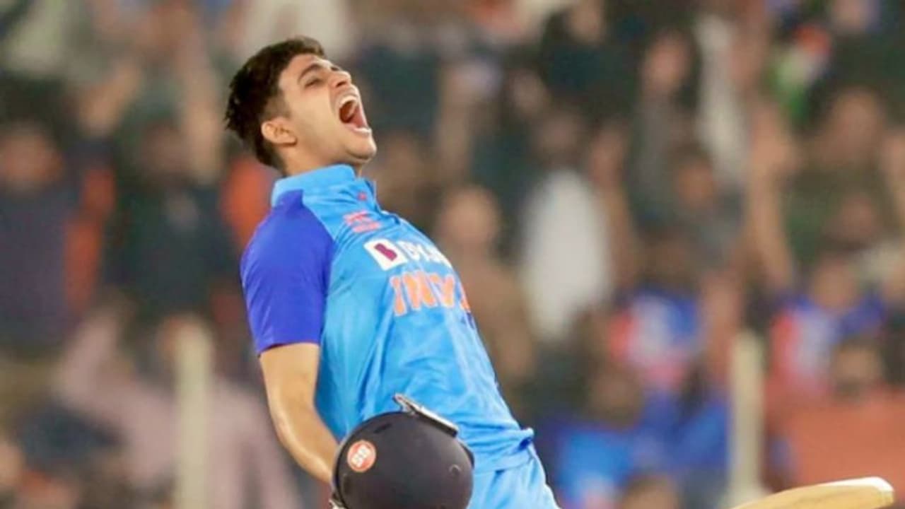 విమర్శలకు బ్యాట్‌తోనే సమాధానం.. మెరుపు సెంచరీతో అరుదైన రికార్డు సొంతం చేసుకున్న గిల్.. 