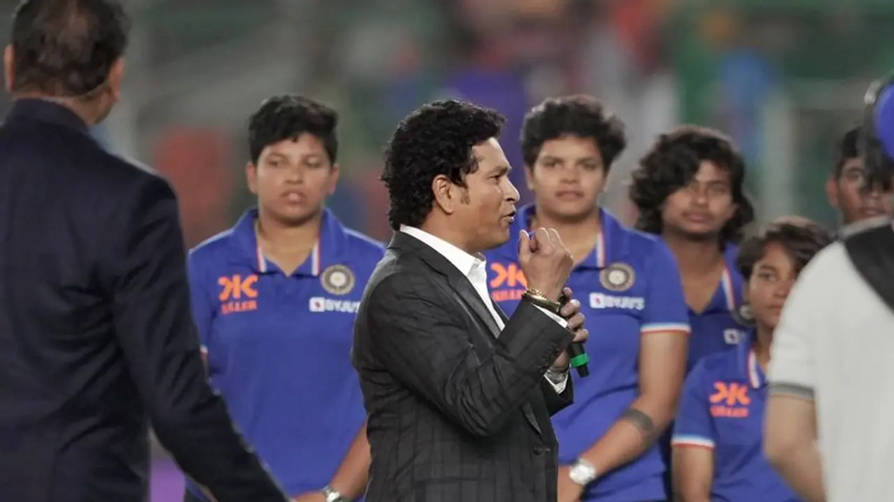 என்னை பொறுத்தவரையில் ஆண்களுக்கும், பெண்களுக்கும் சம வாய்ப்பு வழங்கப்பட வேண்டும்: சச்சின் டெண்டுல்கர்! என்னை பொறுத்தவரையில் ஆண்களுக்கும், பெண்களுக்கும் சம வாய்ப்பு வழங்கப்பட வேண்டும்: சச்சின் டெண்டுல்கர்!