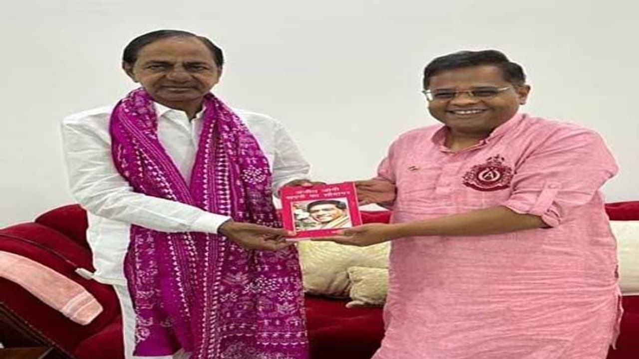 కేసీఆర్ తో ఛత్తీస్ ఘడ్ మాజీ సీఎం తనయుడు అమిత్ జోగి భేటీ కేసీఆర్ తో ఛత్తీస్ ఘడ్ మాజీ సీఎం తనయుడు అమిత్ జోగి భేటీ